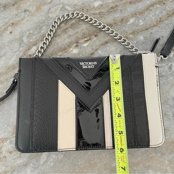 Victorias Secret Python Stripe Black White Crossbody Clutch Purse Chain - Picture 12 of 16